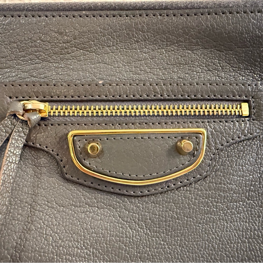 Balenciaga City Metallic Edge Grey Leather Clutch with Gold Hardware - Picture 2 of 13